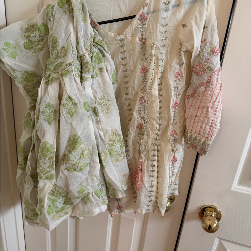 Maria B designer Floral Embroidered Kids Casual Dress size 8/10.